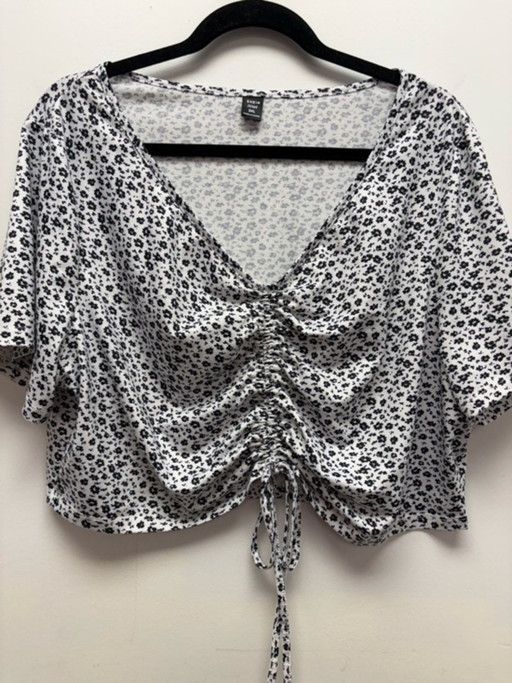 4 for $25 🖤🤍 SHEIN Curve Ruched Crop Top Size 3XL 🤍🖤